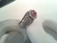 /album/gallerie-photos-or/bague-en-or-gris-serie-d-un-saphir-rose-tzavorites-et-diamants-2-jpg/